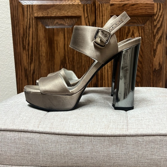 Stuart Weitzman block heels - Picture 4 of 7